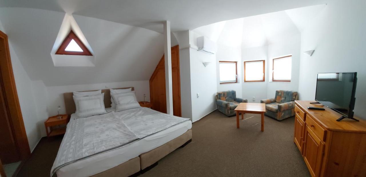 Emil Porta Hotel บาลาตองโยรอค ภายนอก รูปภาพ